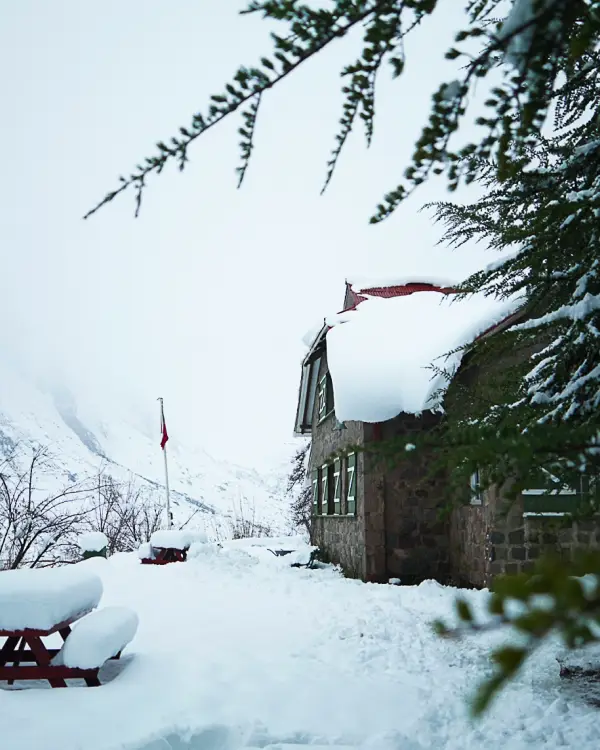 Dia De Neve No Refúgio Com Transporte - Andes Experience